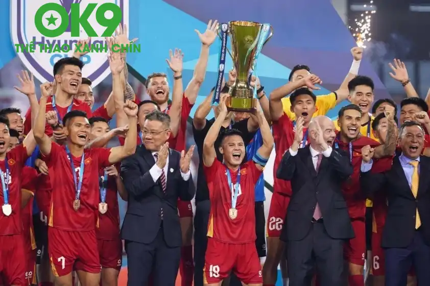 Đội trưởng Quang Hải dành những lời tri ân đặc biệt cho HLV Kim Sang Sik sau chức vô địch AFF Cup 2026.